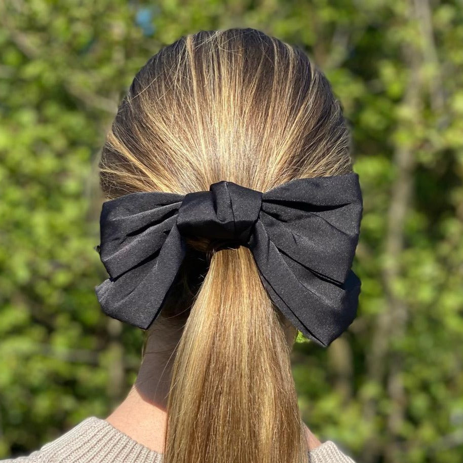 Black Hair Bow Clip Close